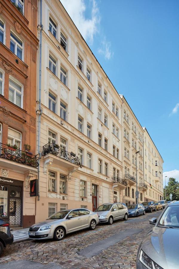 Apartment Spacious In Vrsovice By Days *